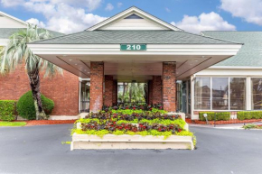 Отель Quality Inn & Suites Georgetown  Georgetown
